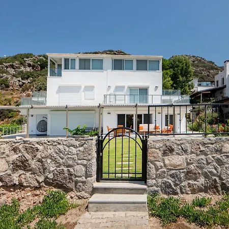 W Pool Garden Patio 1 Min To In Bodrum 4* يالِكافاك